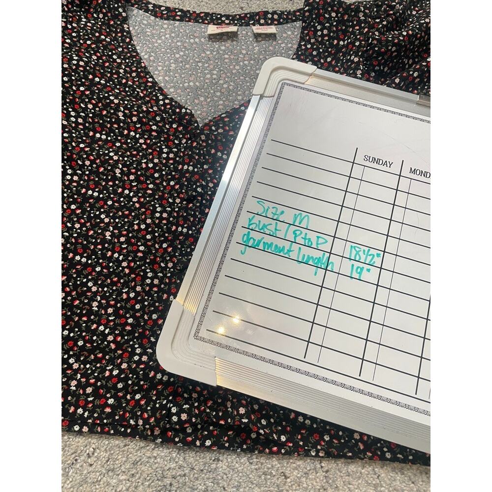 Levis Top Women's Black Floral Cropped Button Top Sz M Short Sleeve Cowgirl Boho - Picture 8 of 11